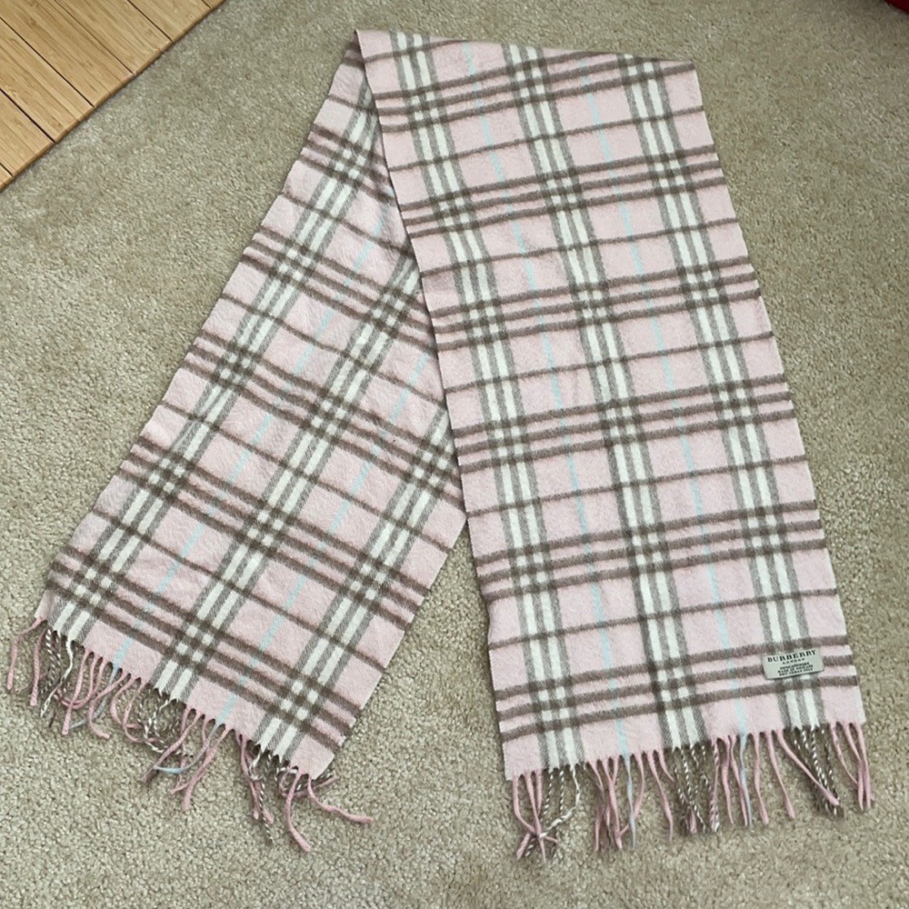 Burberry 100% cashmere scarf w/fringe - light pink